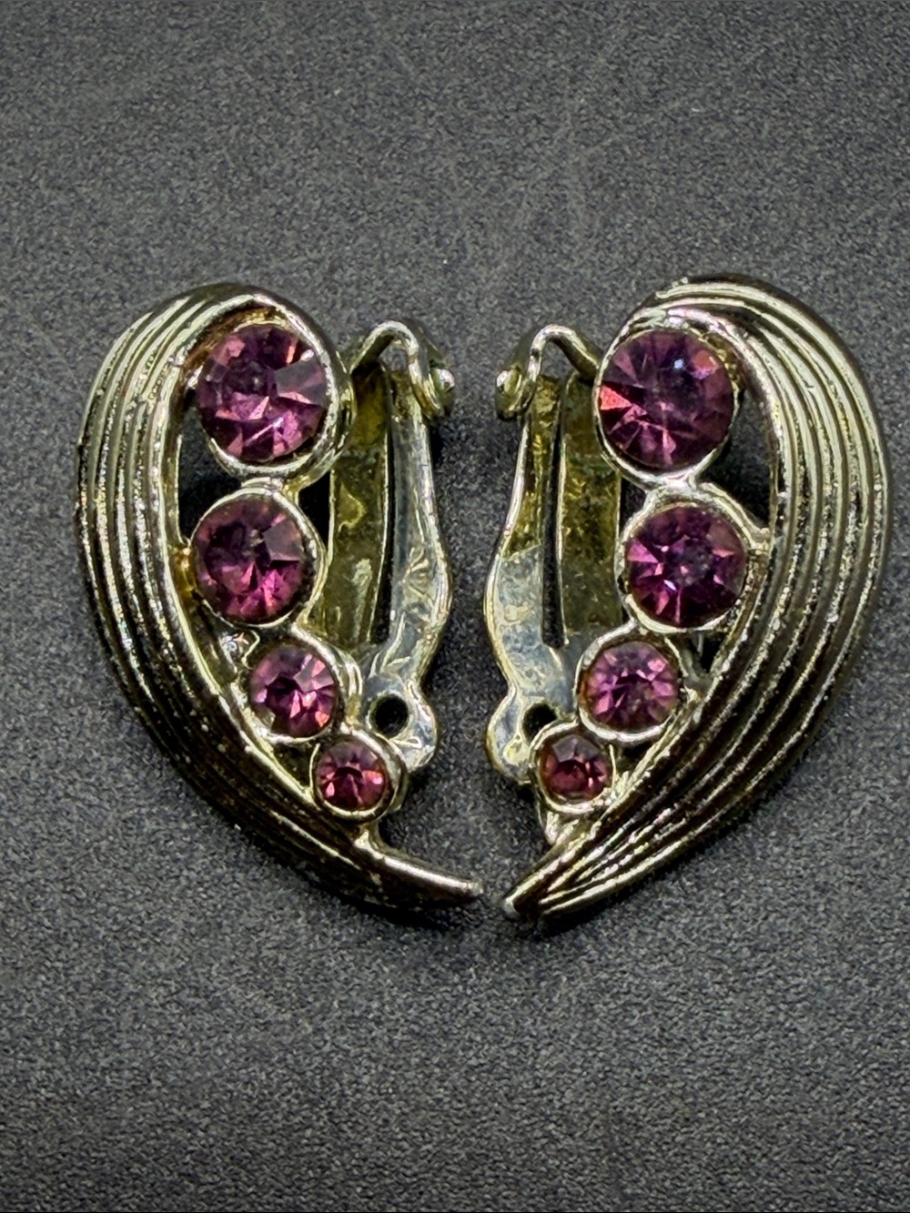 Karu Arke Vintage Gold Tone Purple Facetted Crystal Clip On Earrings Jewelry